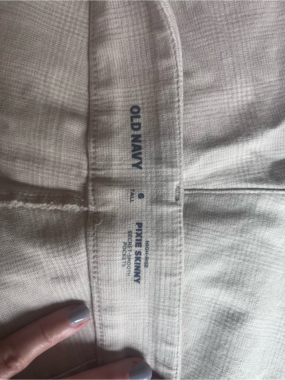 Old Navy Pixie Skinny High-Rise pants in Checkered Light Taupe